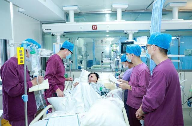 唤醒昏迷病人的希望之光：上海天佑医院脑复苏创新引领危重症救治新突破(图2)