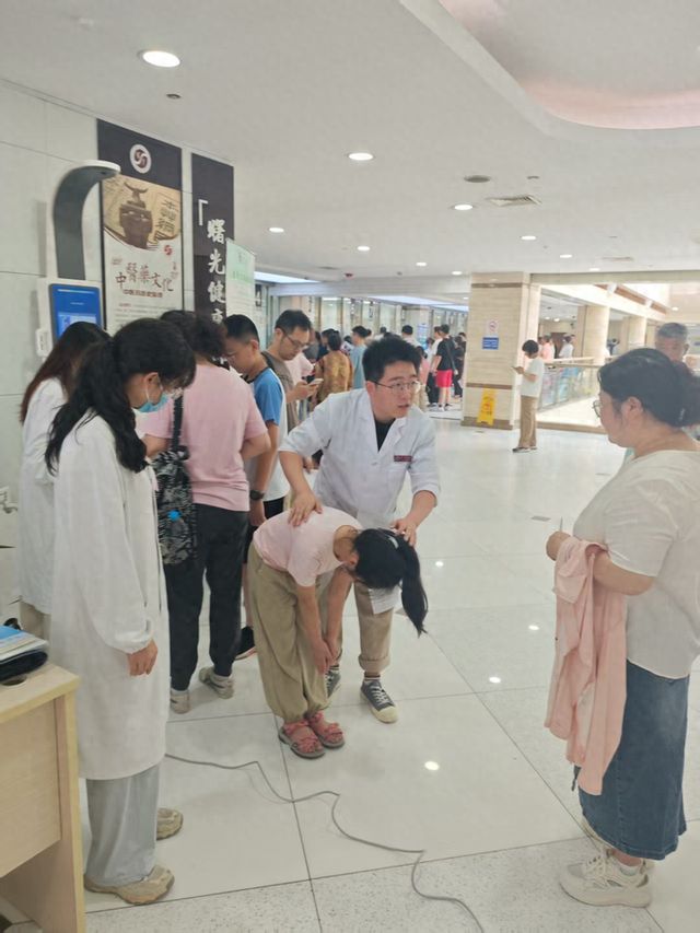 这个暑假免费测骨龄+查脊柱！非遗中医助力孩子身高体态双达标(图1)