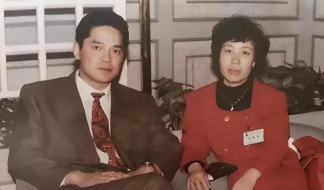 68岁申军谊当年的“钻山豹”瘦成小老头前妻女儿颜值惊掉下巴(图9)