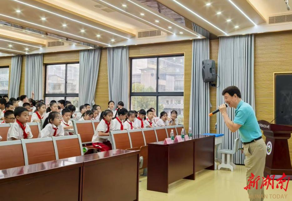 中国科学院老科学家科普演讲团郴州行⑬丨走进市九完小：探寻人类起源点燃之光(图2)