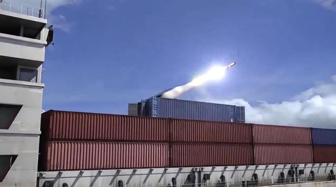 民用货轮变武库舰？60个大垂发还带相控阵雷达。这是要搞啥(图3)